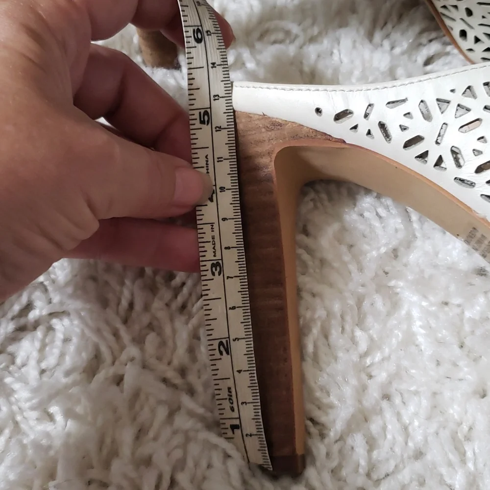 VINCE CAMUTO leather platform sandals
